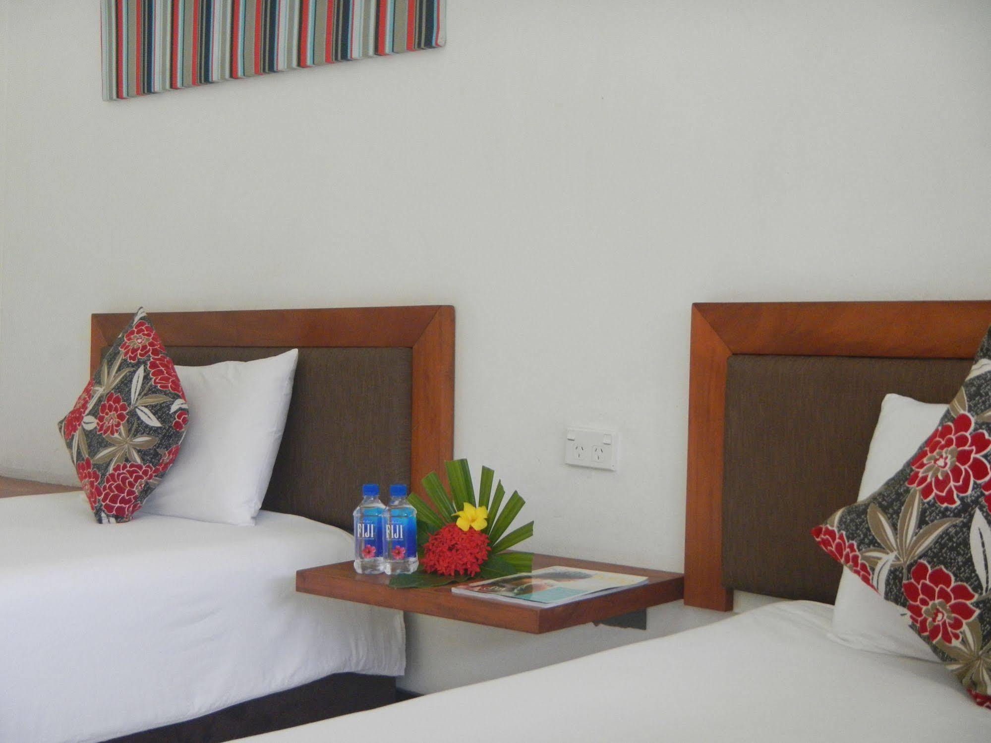 Club Oceanus Resort Pacific Harbour Bagian luar foto