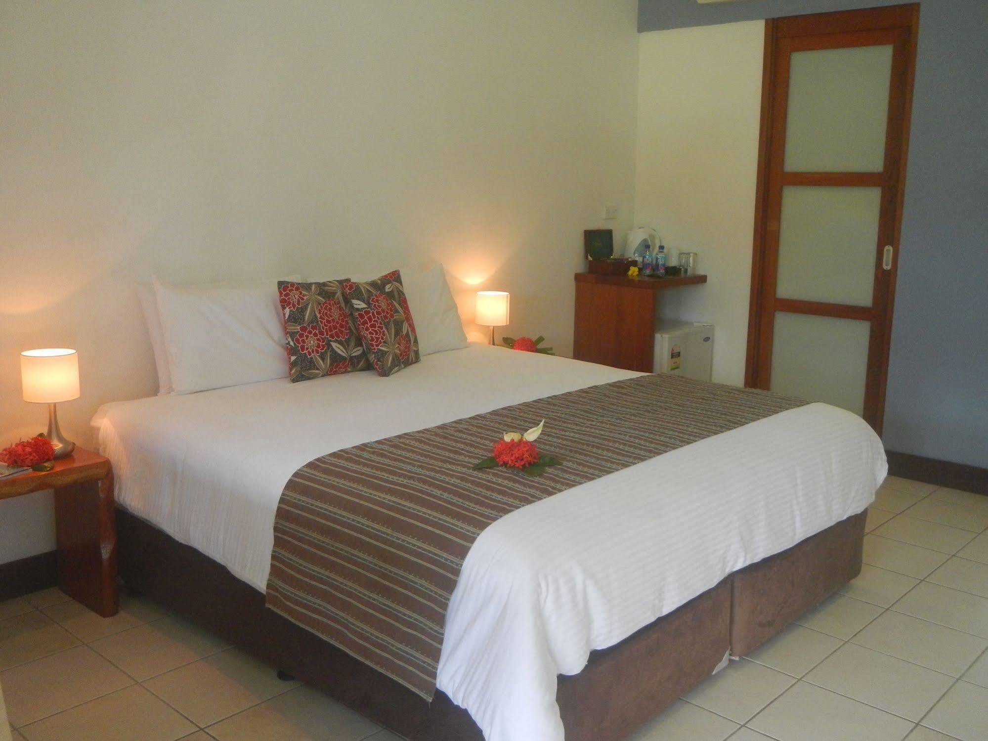 Club Oceanus Resort Pacific Harbour Bagian luar foto