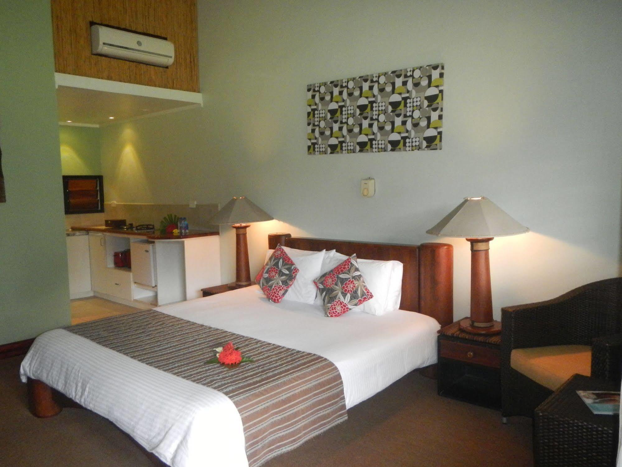 Club Oceanus Resort Pacific Harbour Bagian luar foto